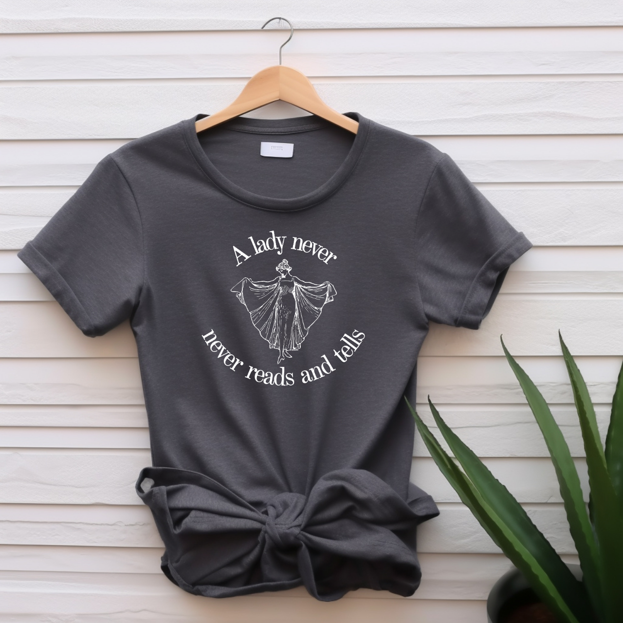 "A lady never reads and tells" T-shirt