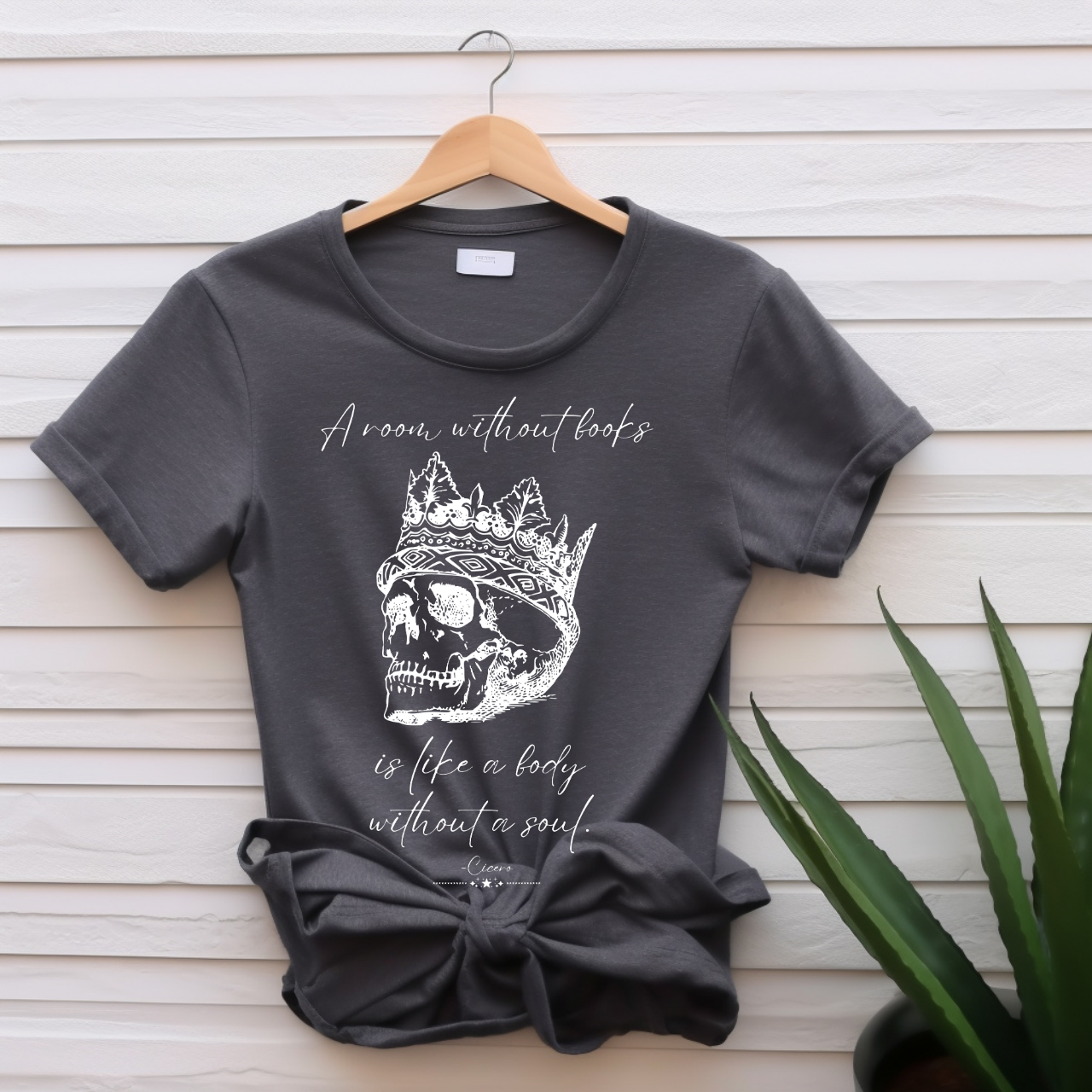 "A room without books is like a body without a soul" T-shirt